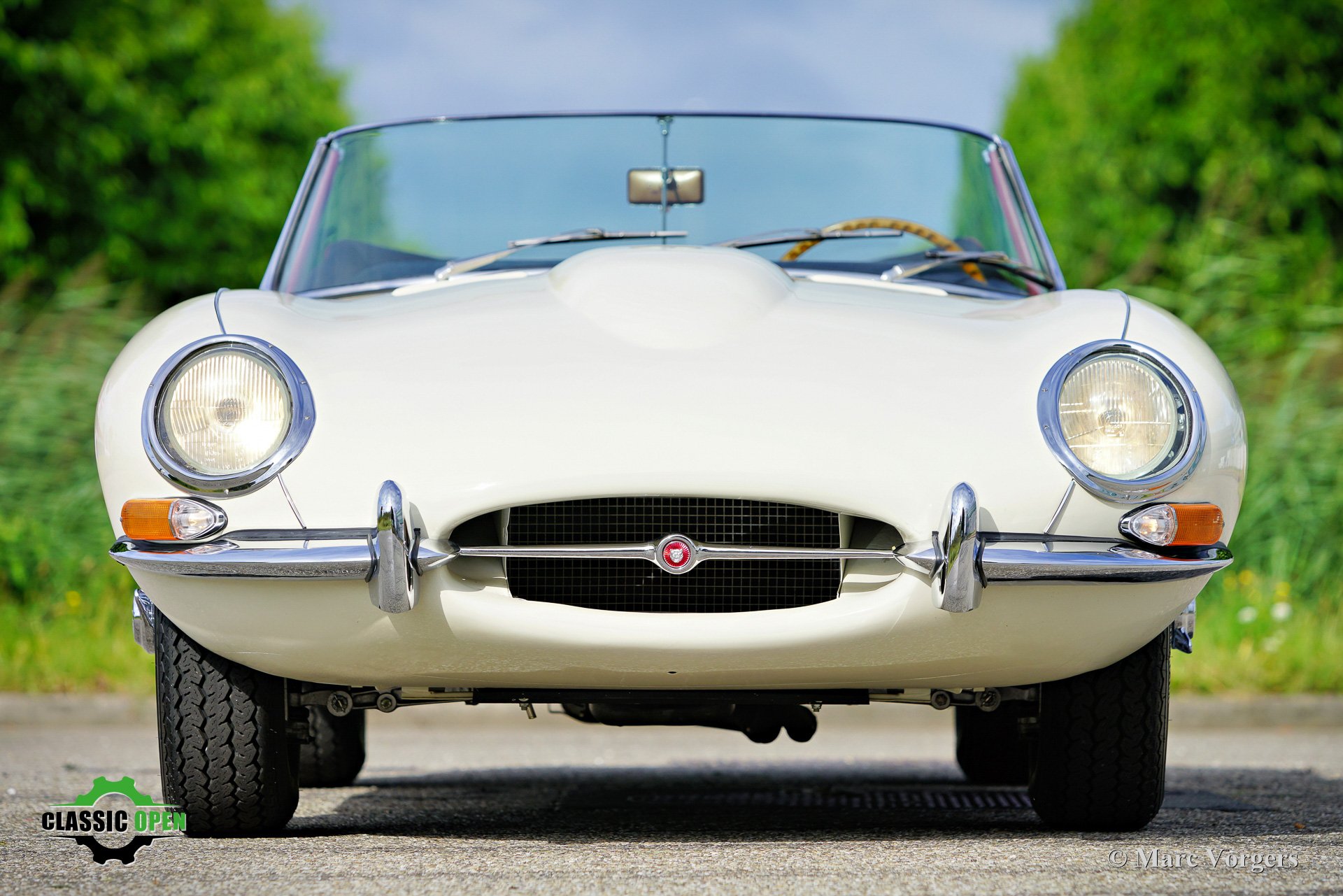 933-jaguar-e-type-3-8-roadster-obl-2.jpg